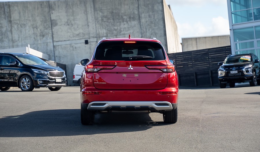 2025 Mitsubishi Outlander 4
