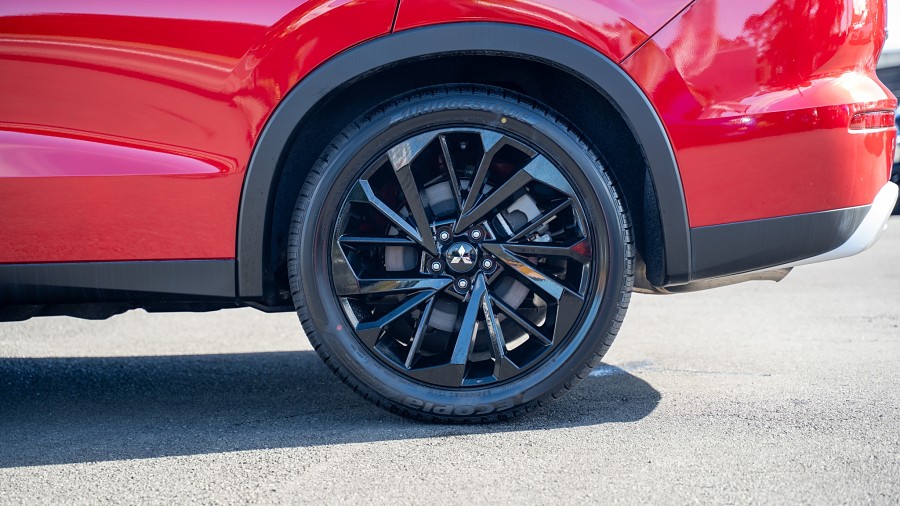 2025 Mitsubishi Outlander 7