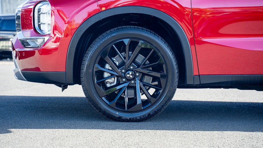 2025 Mitsubishi Outlander 6