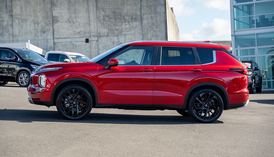 2025 Mitsubishi Outlander 5
