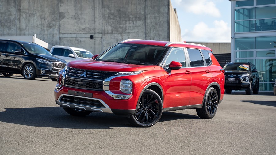 2025 Mitsubishi Outlander 1