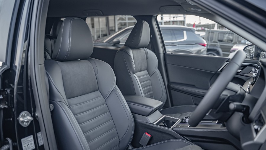 2025 Mitsubishi Outlander 8