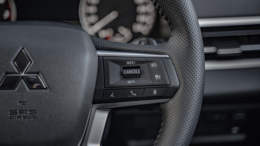 2025 Mitsubishi Outlander 14