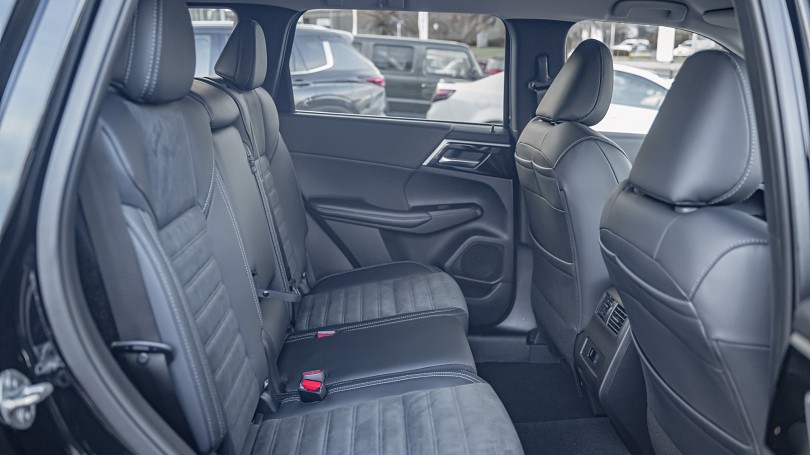 2025 Mitsubishi Outlander 16