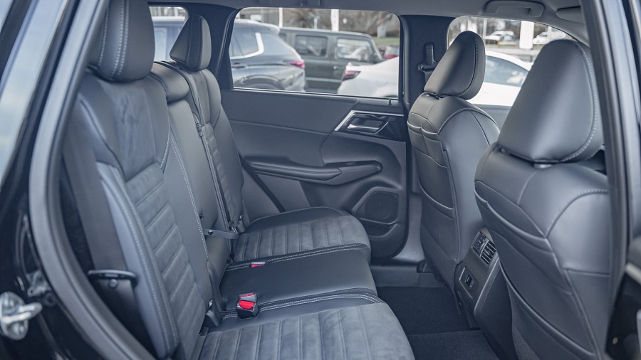 2025 Mitsubishi Outlander 16