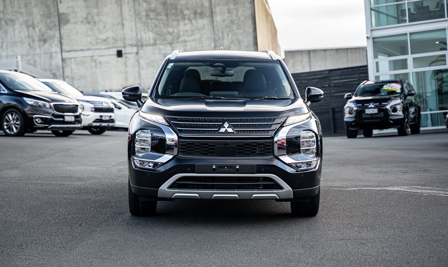 2025 Mitsubishi Outlander 3