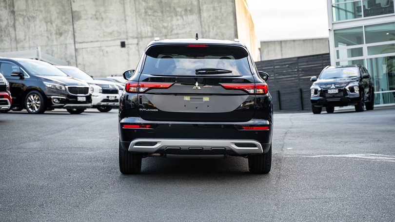2025 Mitsubishi Outlander 4