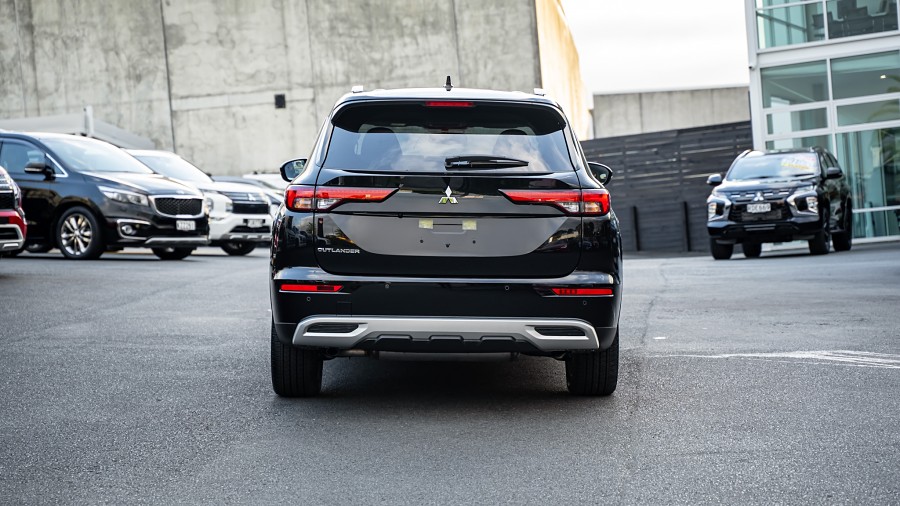 2025 Mitsubishi Outlander 4