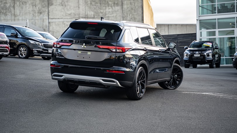2025 Mitsubishi Outlander 2