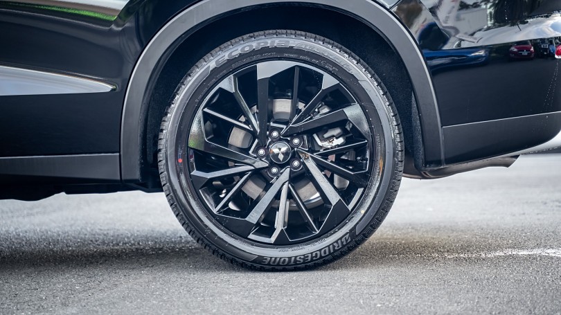 2025 Mitsubishi Outlander 7