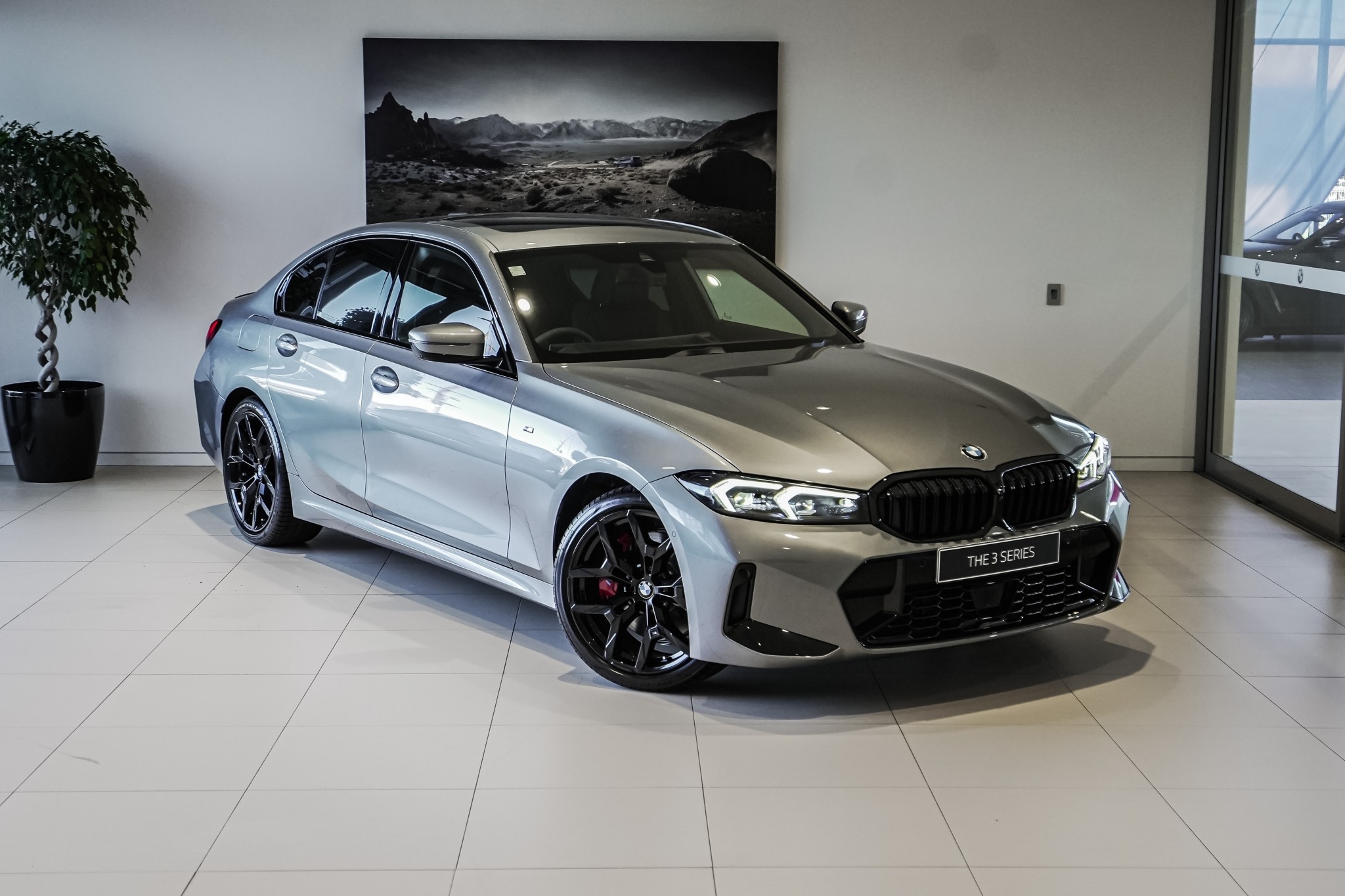 BMW 320i Sedan