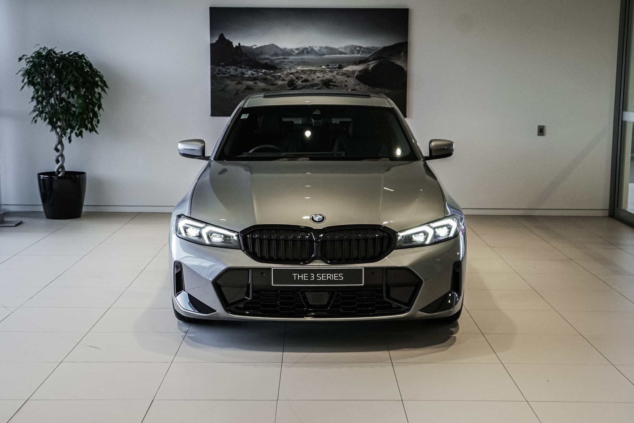 BMW 320i Sedan