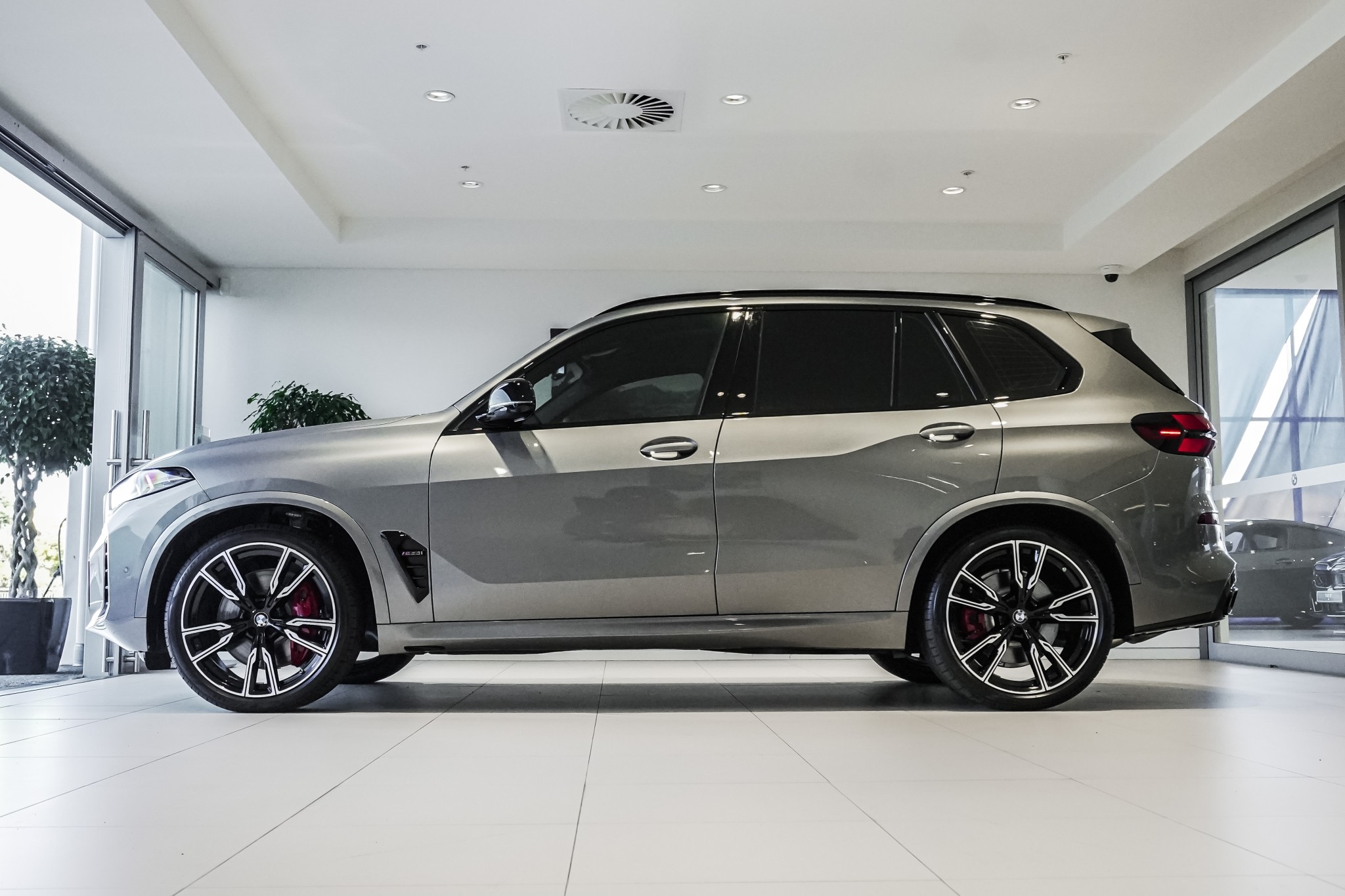 BMW X5 M60i