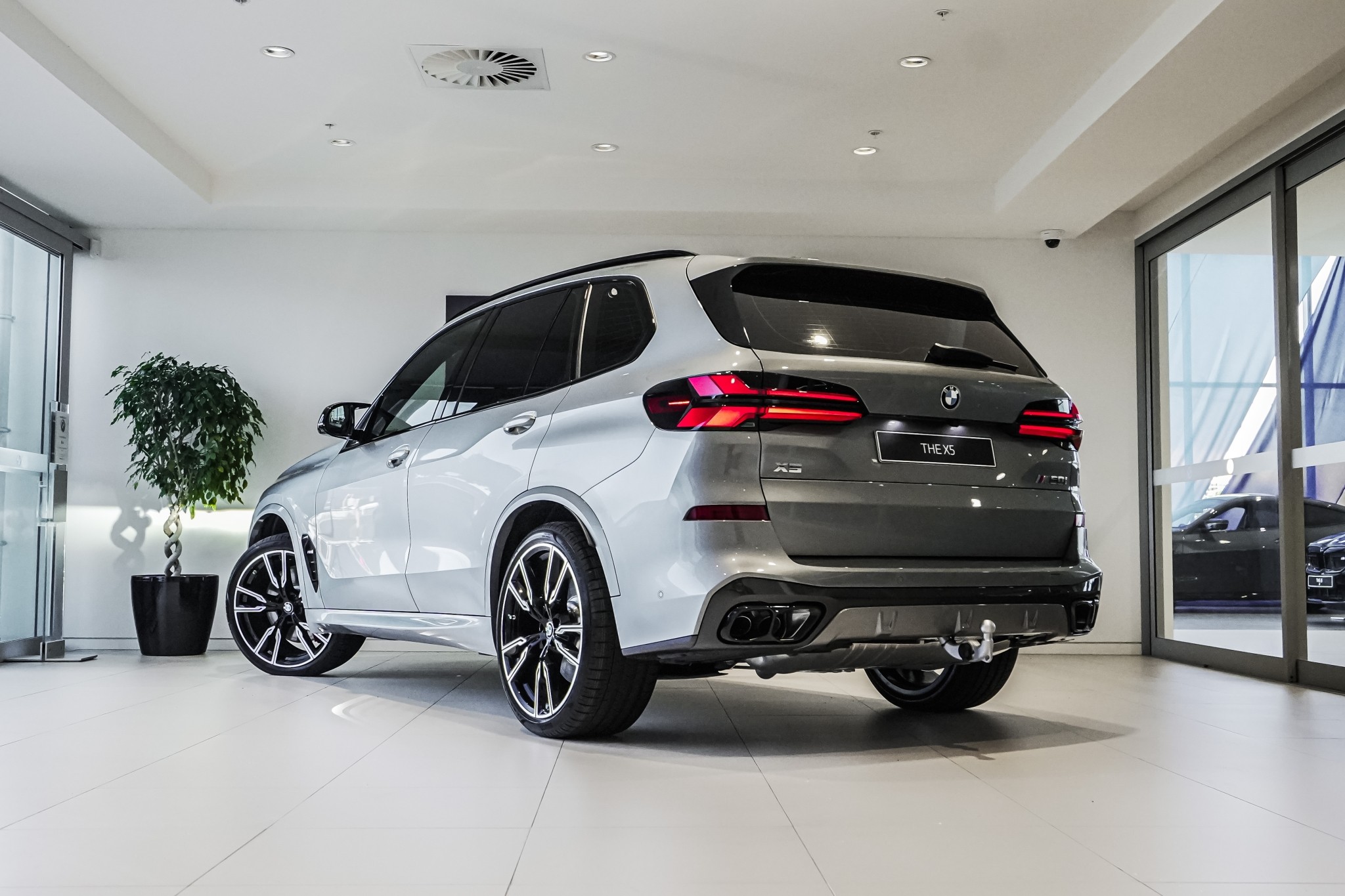 BMW X5 M60i