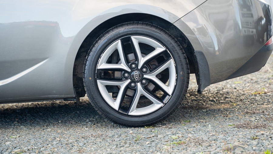 2010 Kia Koup 7