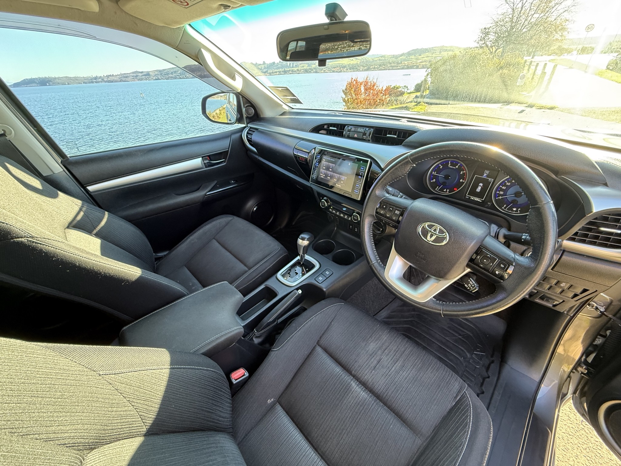 2015 Toyota Hilux SR5 TD DC 2.8D/4WD/6