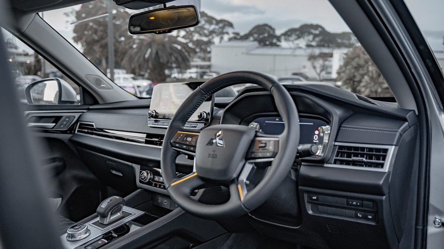2025 Mitsubishi Outlander 9