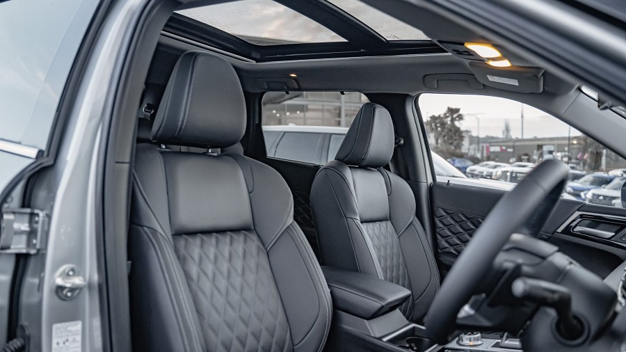 2025 Mitsubishi Outlander 8