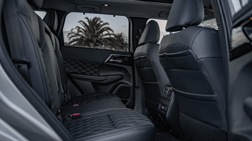 2025 Mitsubishi Outlander 16