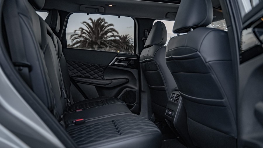 2025 Mitsubishi Outlander 16