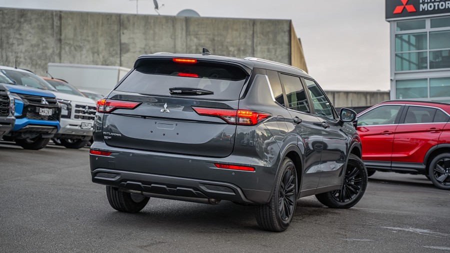 2025 Mitsubishi Outlander 2