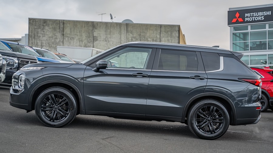 2025 Mitsubishi Outlander 5