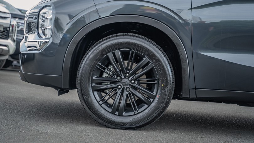 2025 Mitsubishi Outlander 6