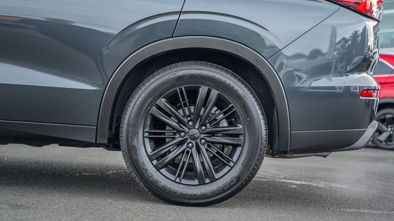 2025 Mitsubishi Outlander 7