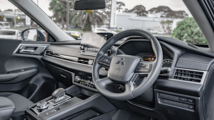 2025 Mitsubishi Outlander 9