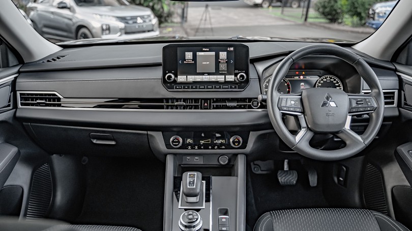 2025 Mitsubishi Outlander 10