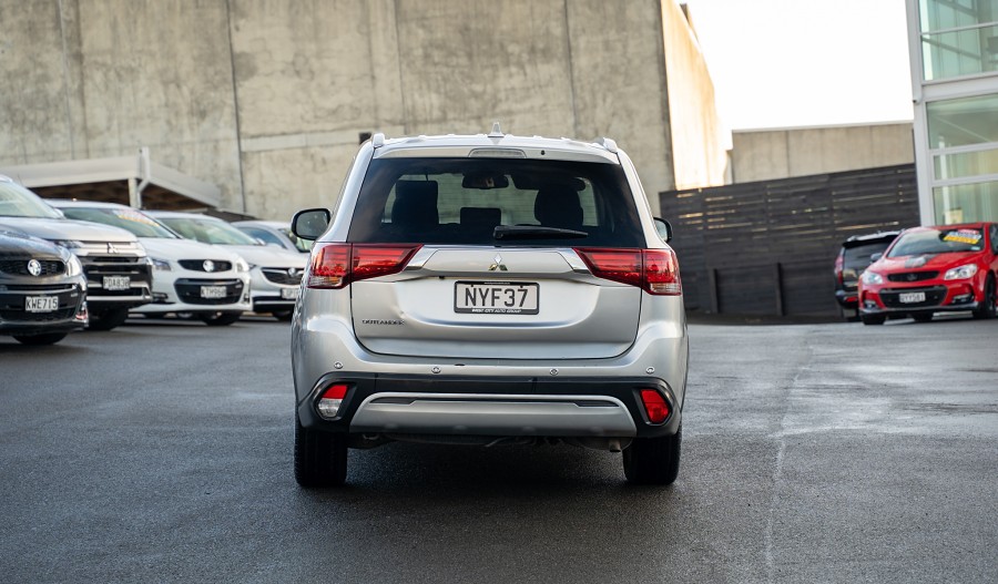 2021 Mitsubishi Outlander 4