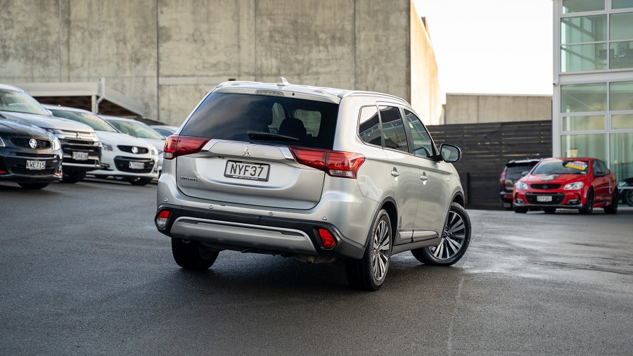 2021 Mitsubishi Outlander 2