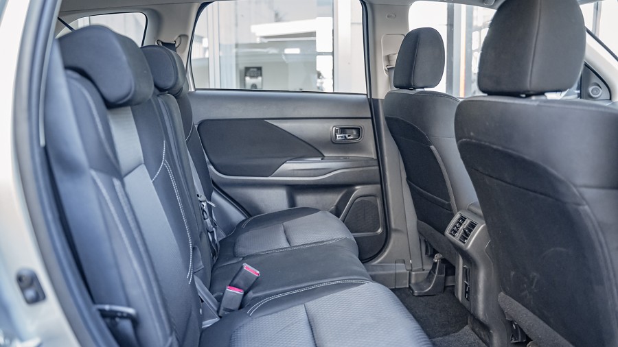 2021 Mitsubishi Outlander 16