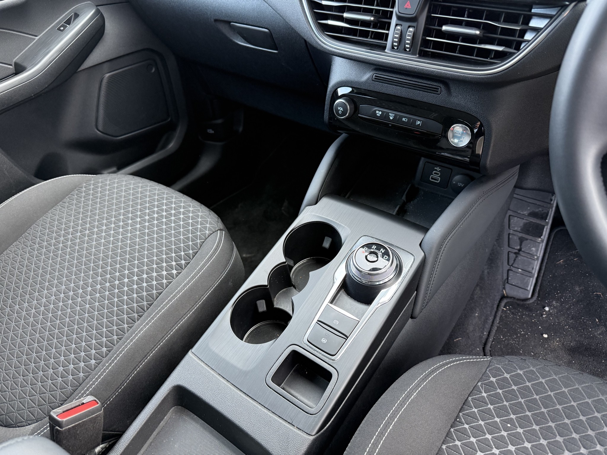 2024 Ford Escape Titanium 2.5 Hybrid