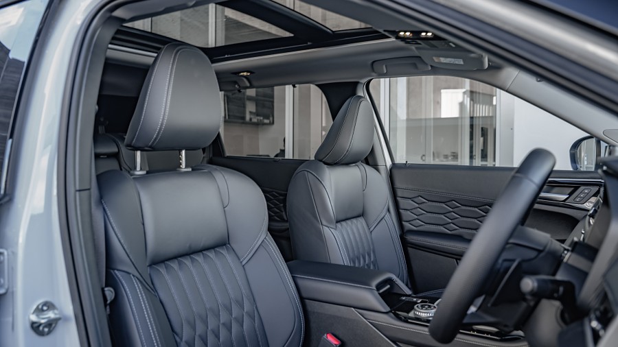 2025 Mitsubishi Outlander 8