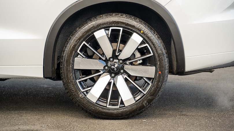 2025 Mitsubishi Outlander 7