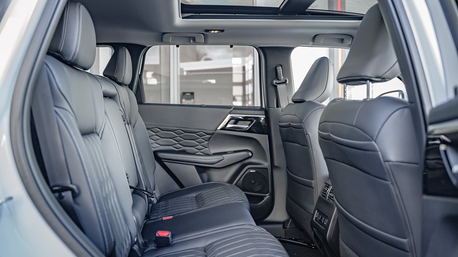 2025 Mitsubishi Outlander 16