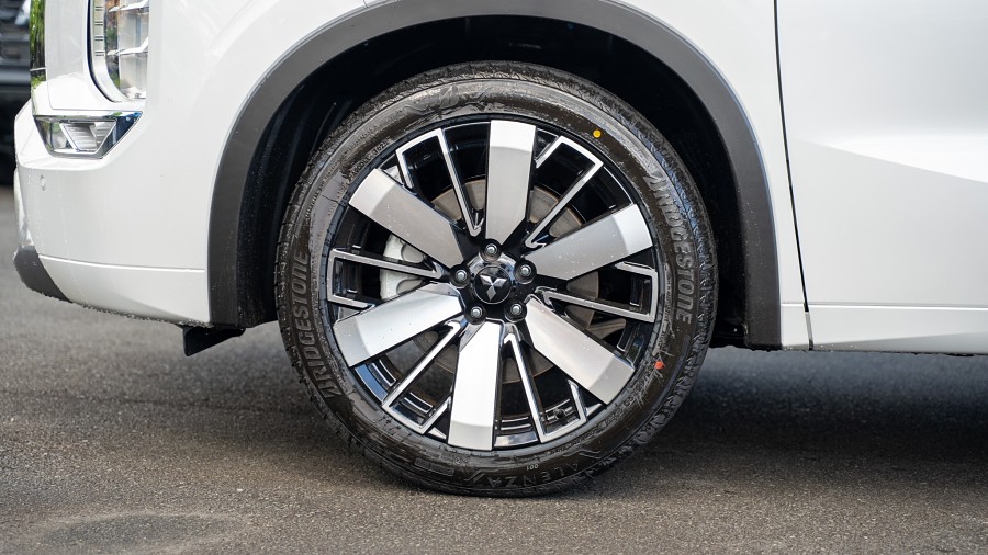 2025 Mitsubishi Outlander 6