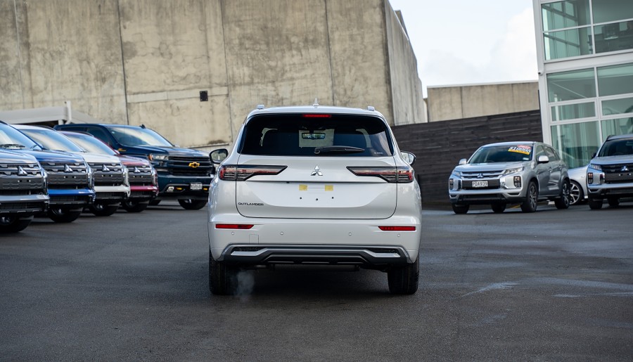 2025 Mitsubishi Outlander 4