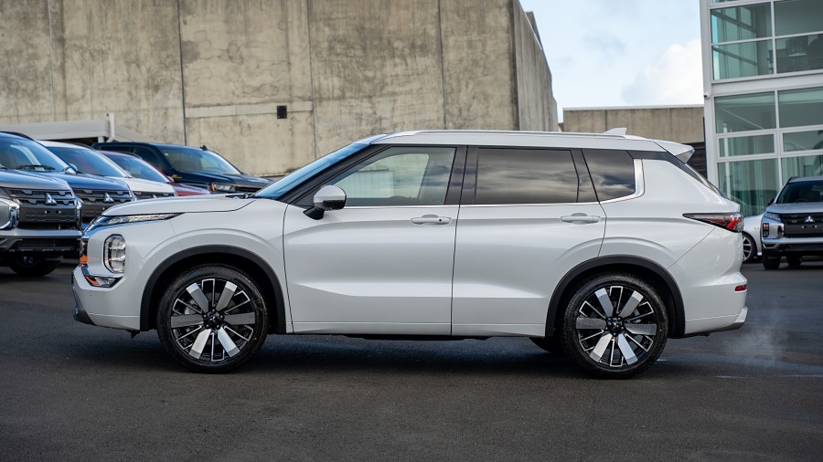 2025 Mitsubishi Outlander 5