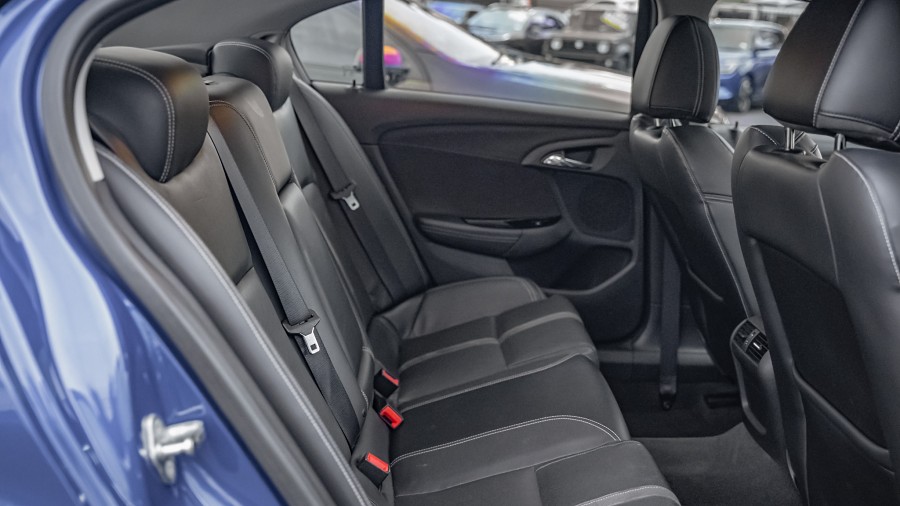 2016 Holden Commodore 16