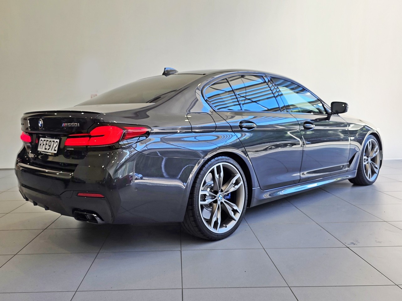 BMW M550i xDrive Sedan M Performance