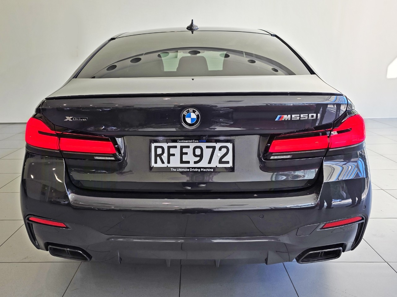 BMW M550i xDrive Sedan M Performance