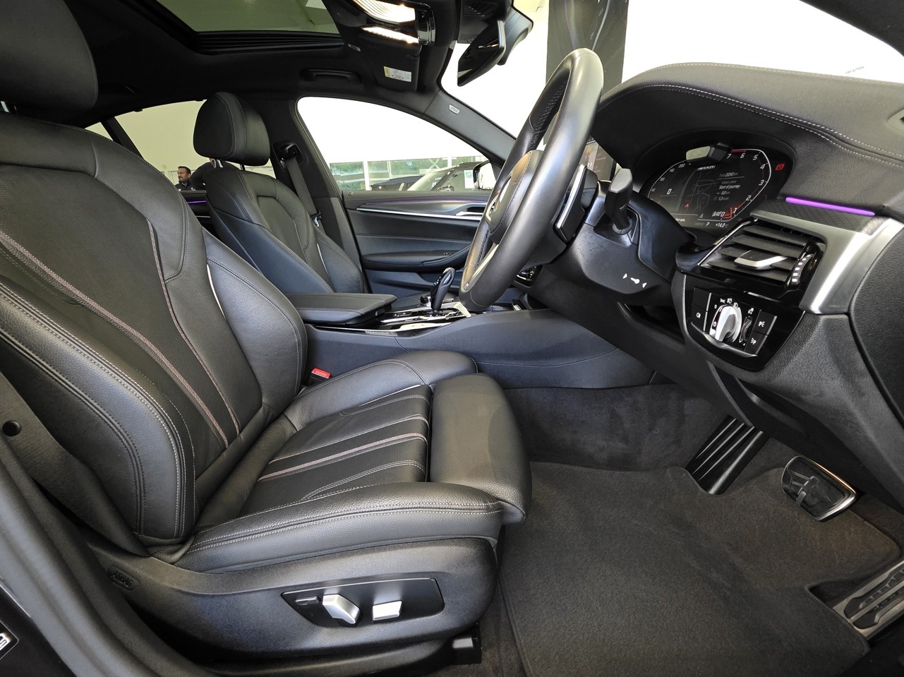 BMW M550i xDrive Sedan M Performance