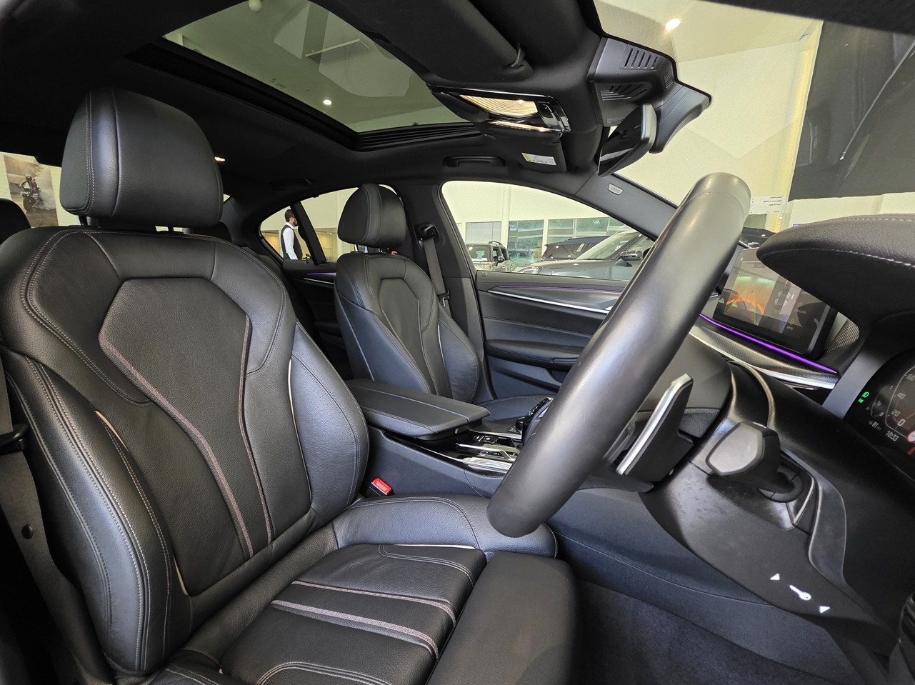 BMW M550i xDrive Sedan M Performance