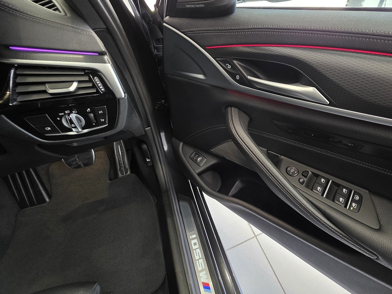 BMW M550i xDrive Sedan M Performance