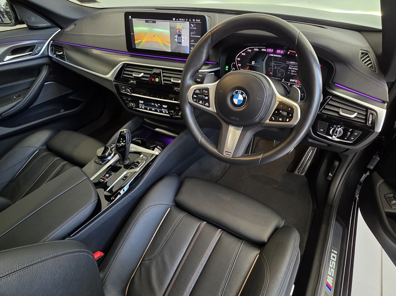 BMW M550i xDrive Sedan M Performance