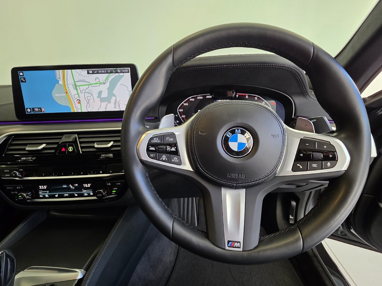 BMW M550i xDrive Sedan M Performance