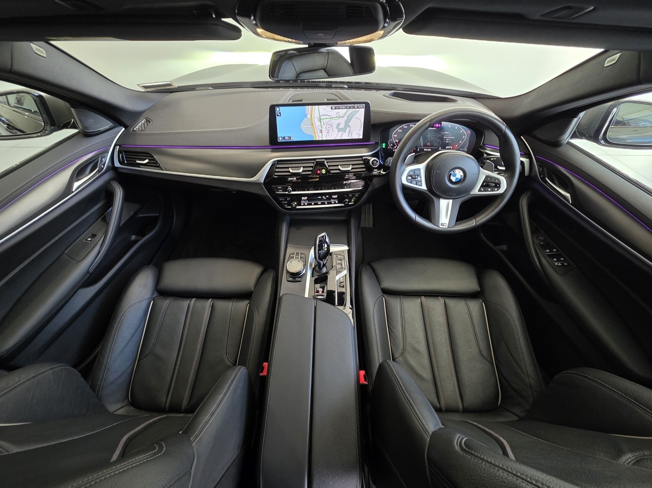 BMW M550i xDrive Sedan M Performance