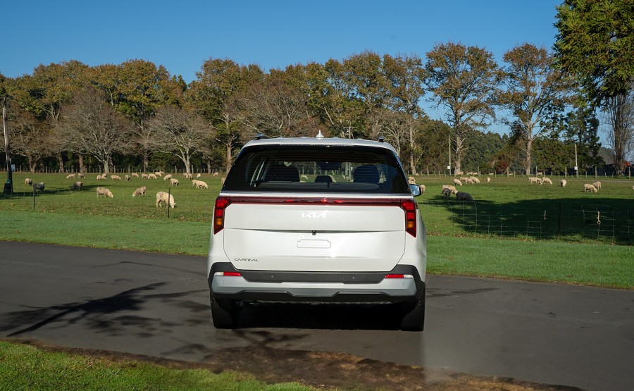 2025 Kia Carnival 4